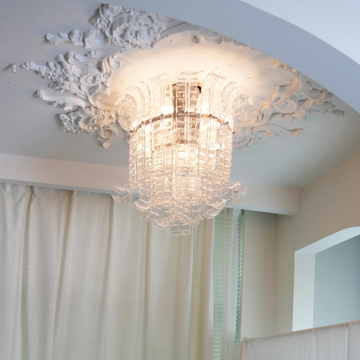 Elegant Murano Leaf Shaped Ceiling Lamp - Nuvé