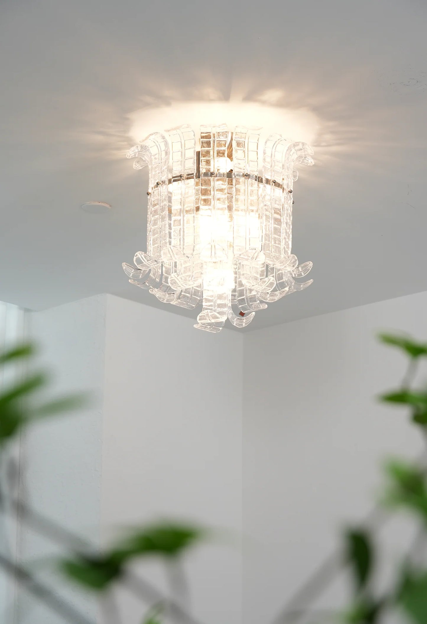 Elegant Murano Leaf Shaped Ceiling Lamp - Nuvé