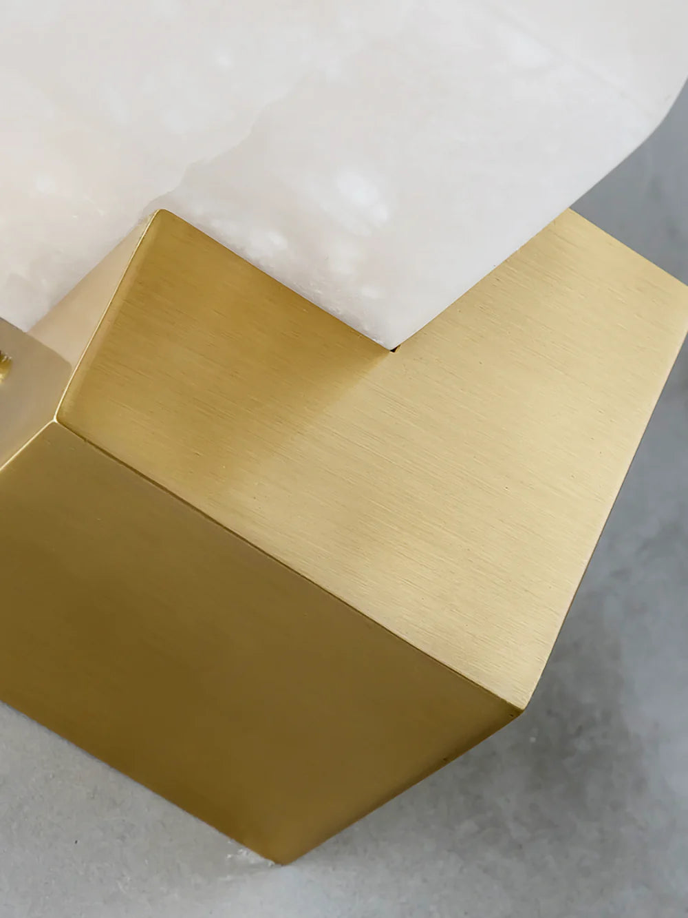 Alabaster Gatsby Wall Sconce - Nuvé