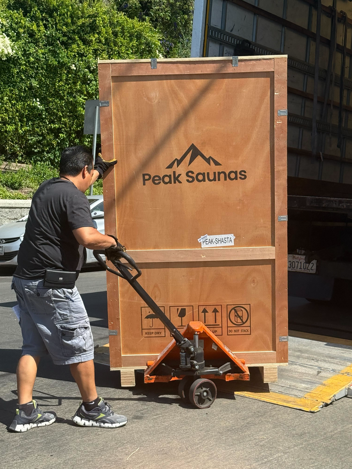 Peak Saunas Shasta 1-Person Full Spectrum Infrared Sauna with XL Medical-Grade Red Light Therapy & Smart WiFi App Control - Nuvé