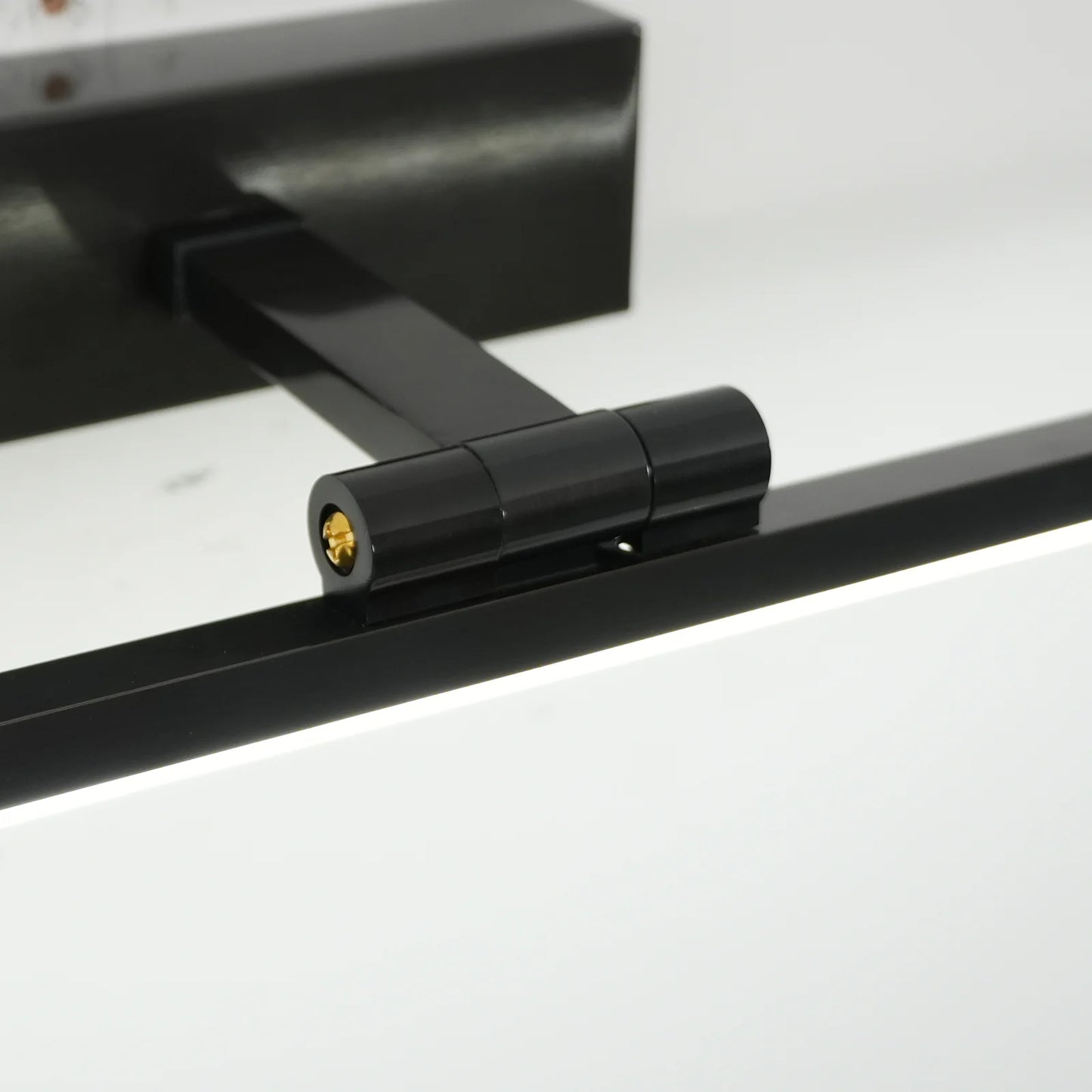 Linear Bathroom Wall Light - Nuvé