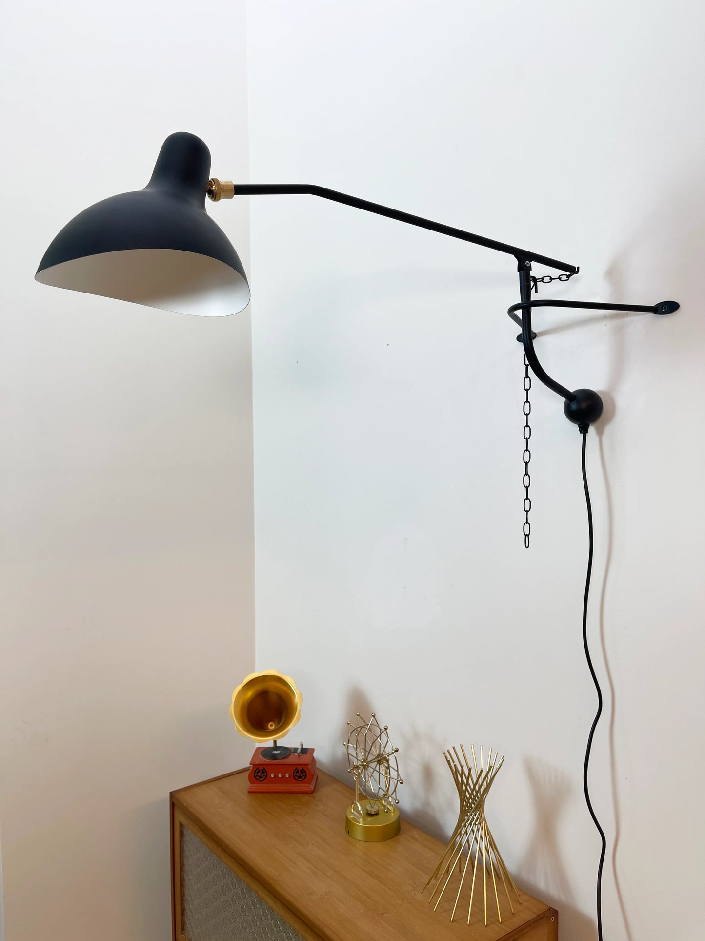 Spiral Mantis Arm Wall Lamp - Nuvé