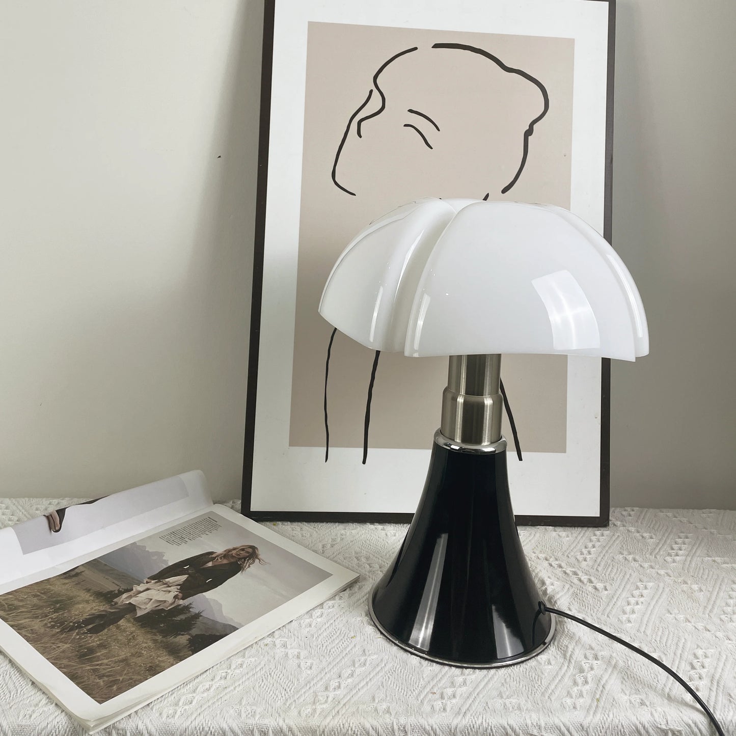 Pipistrello Acrylic Table Lamp - Nuvé