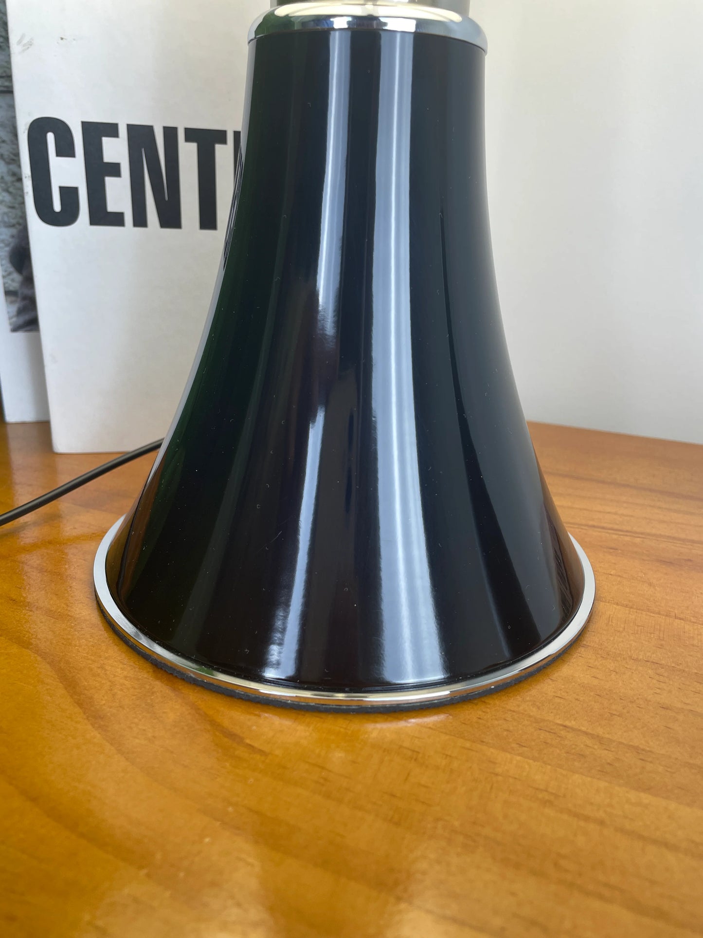 Pipistrello Acrylic Table Lamp - Nuvé