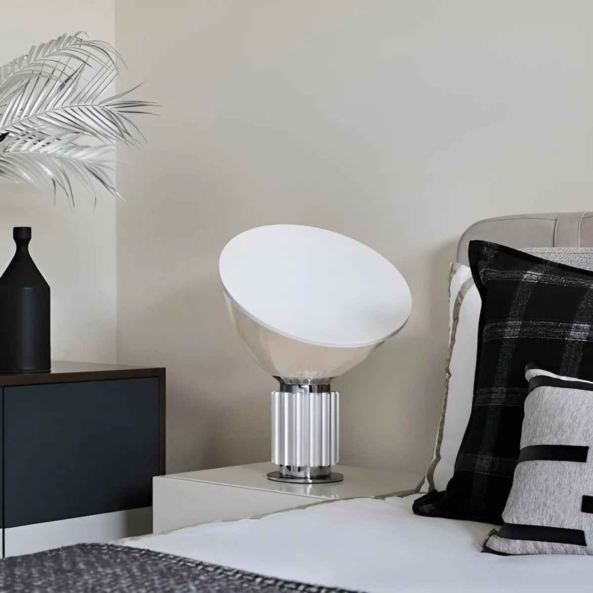 Taccia Glass Table Lamp - Nuvé