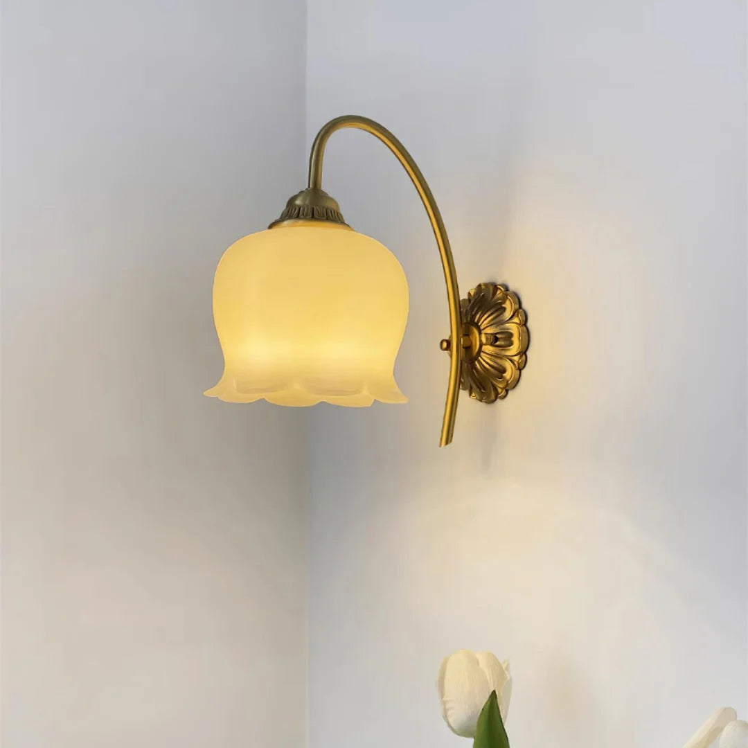 Valley Flower Brass Wall Lamp - Nuvé