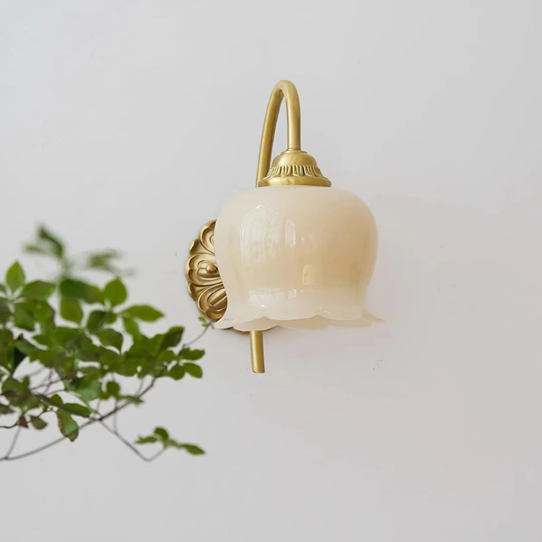 Valley Flower Brass Wall Lamp - Nuvé