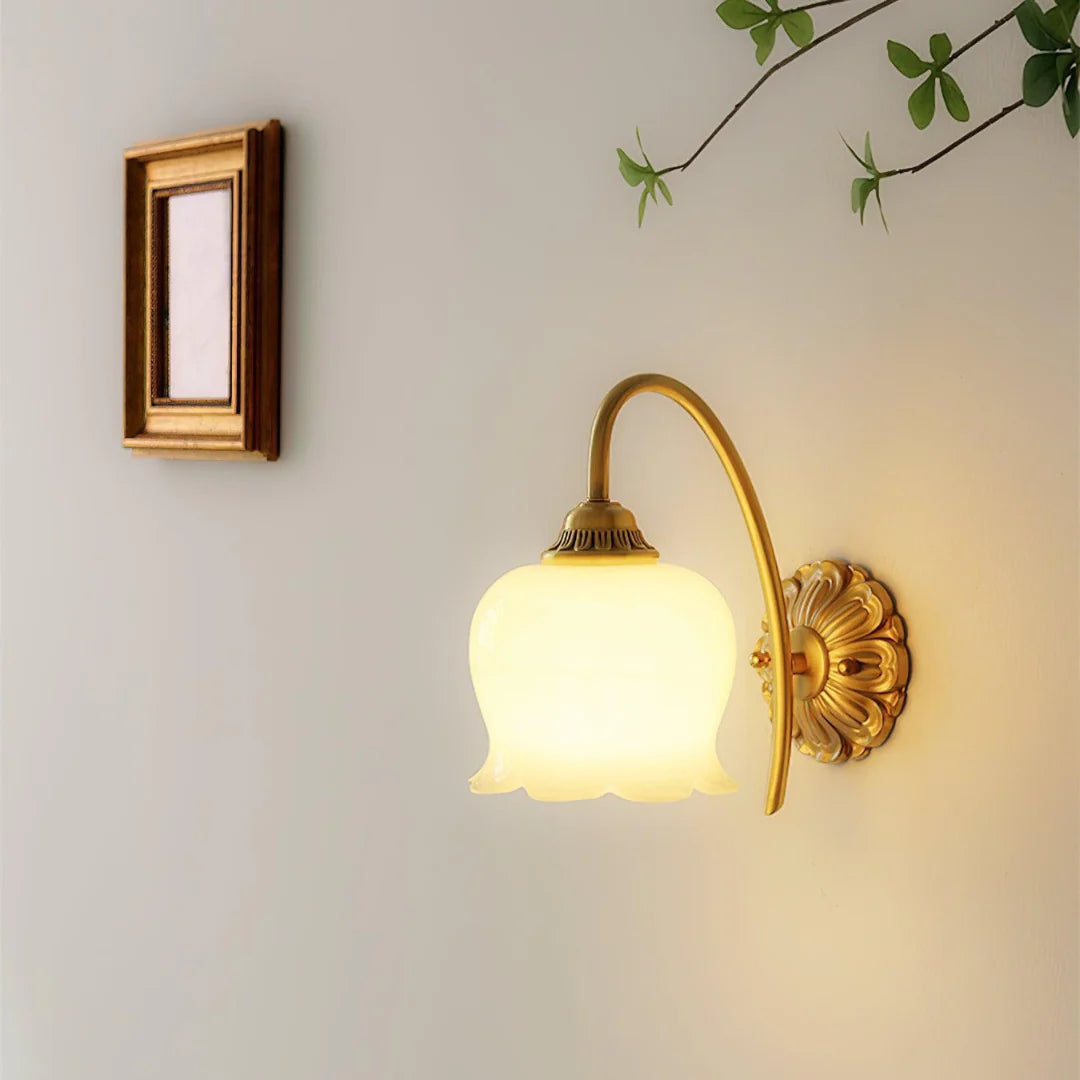 Valley Flower Brass Wall Lamp - Nuvé