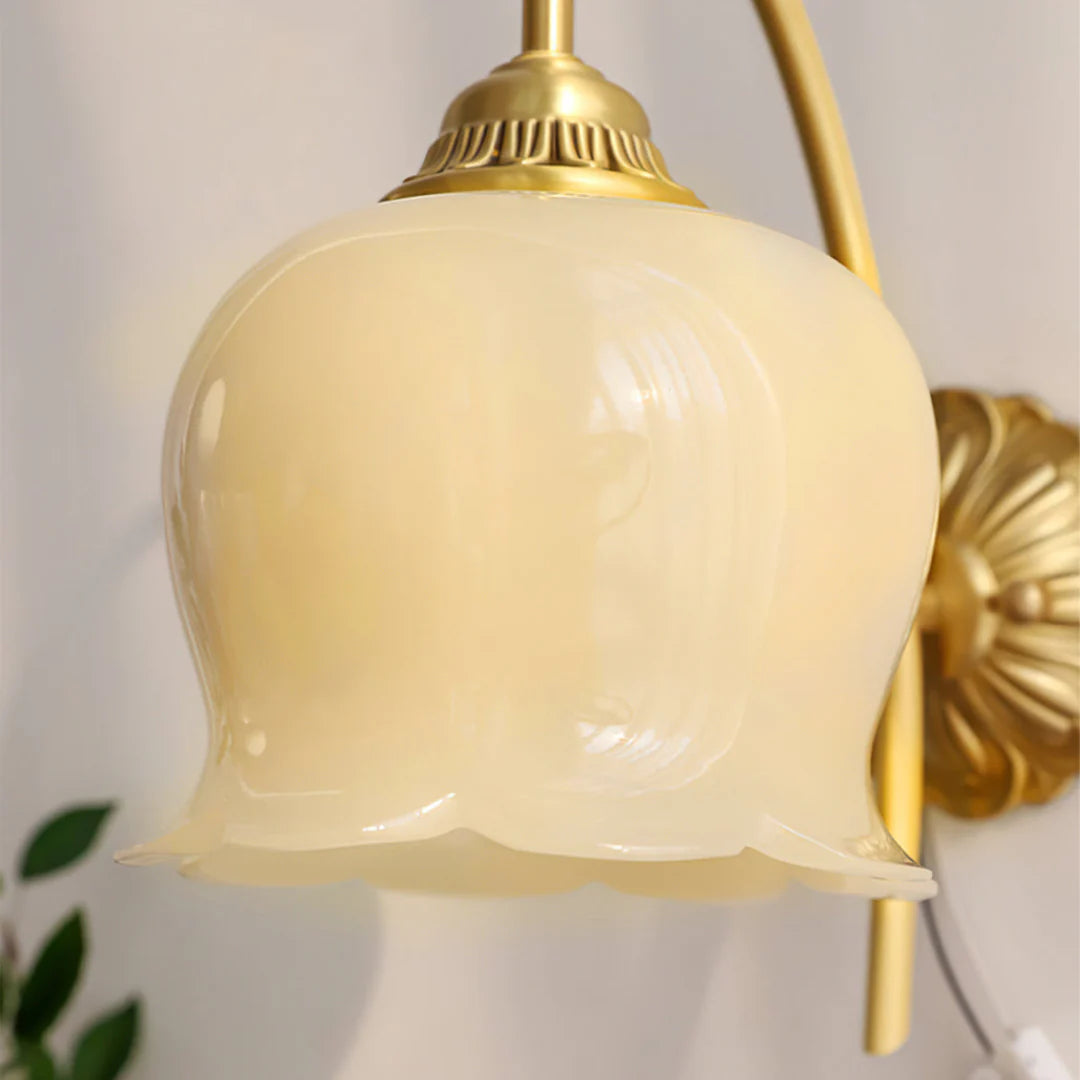 Valley Flower Brass Wall Lamp - Nuvé