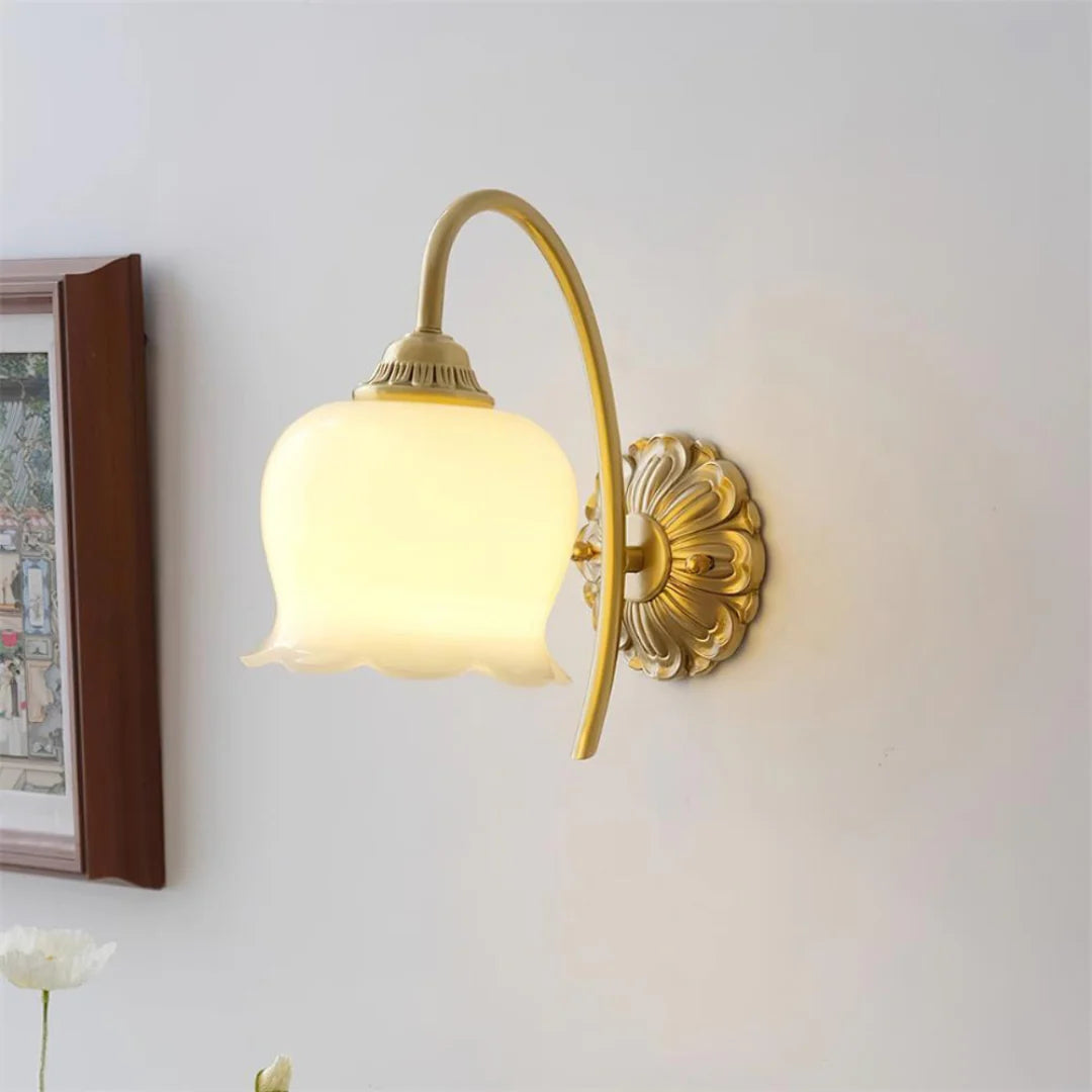 Valley Flower Brass Wall Lamp - Nuvé