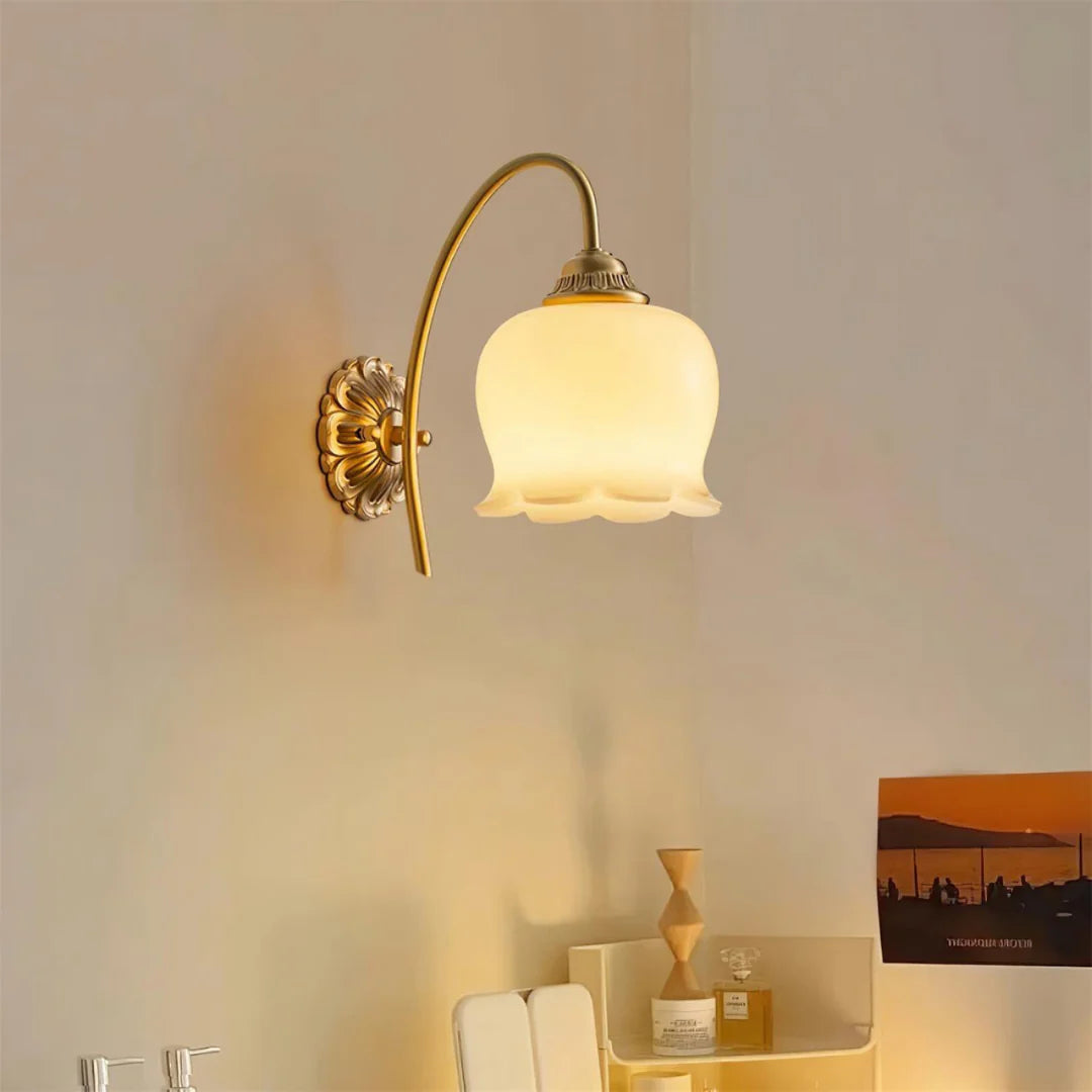 Valley Flower Brass Wall Lamp - Nuvé
