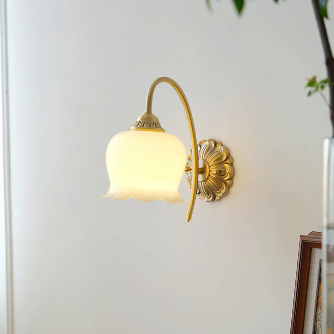 Valley Flower Brass Wall Lamp - Nuvé