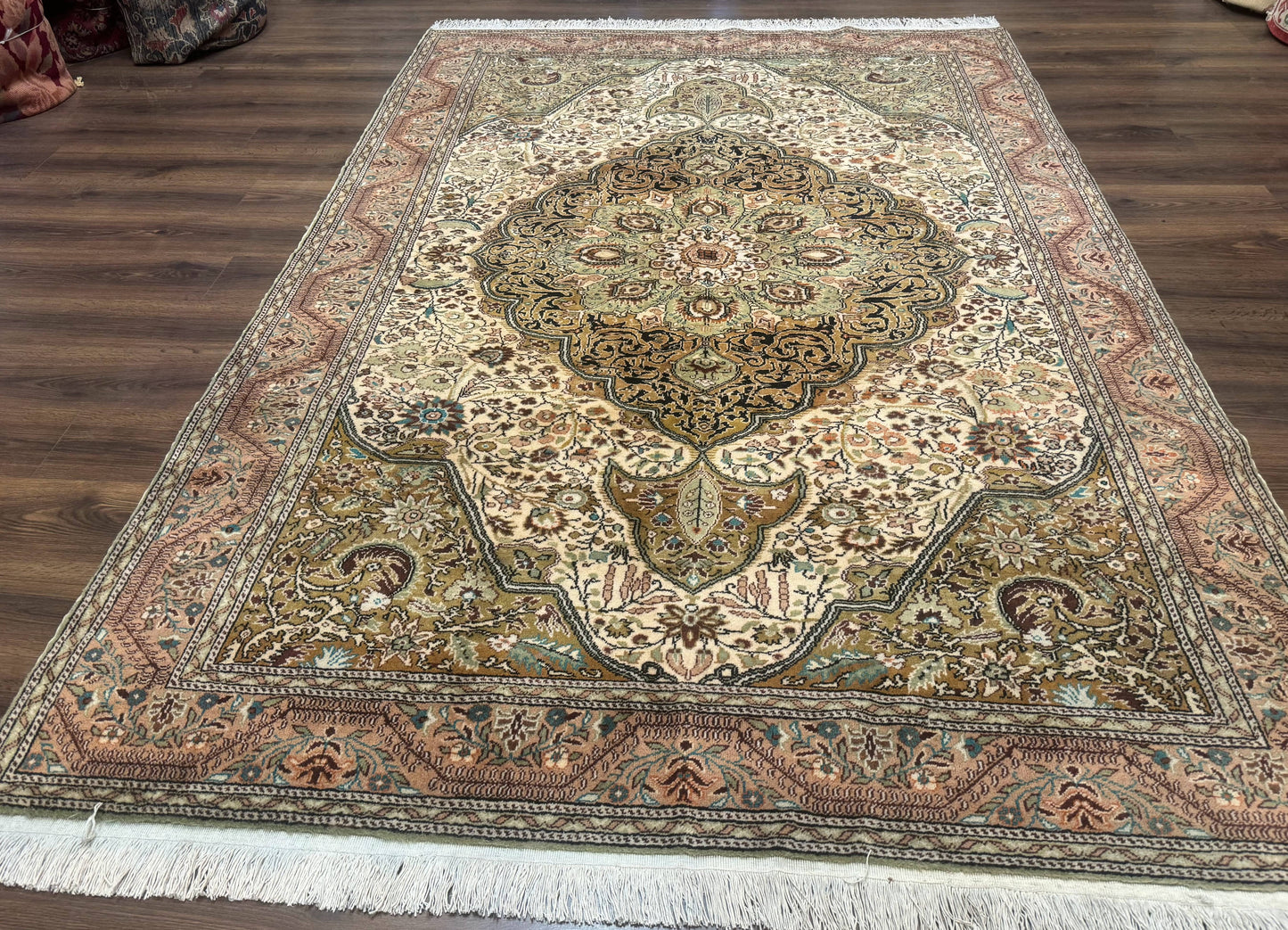Turkish Sivas Rug 6x9, Floral Medallion, Vintage Handmade Wool Carpet - Nuvé