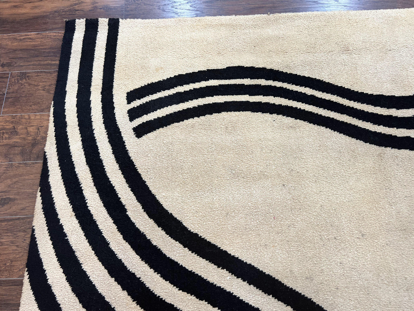 Modern Rug 6x9, Cream and Black, Abstract Pattern - Nuvé