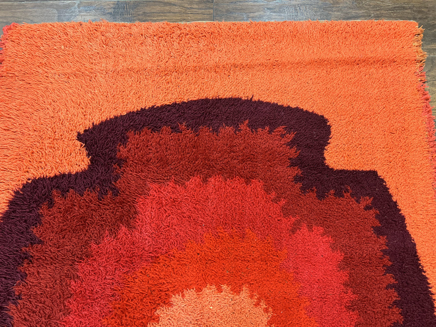 Danish Rya Shag Rug 4x6, Mid Century 1960s Retro Vintage Wool Rug, Shades of Red - Nuvé