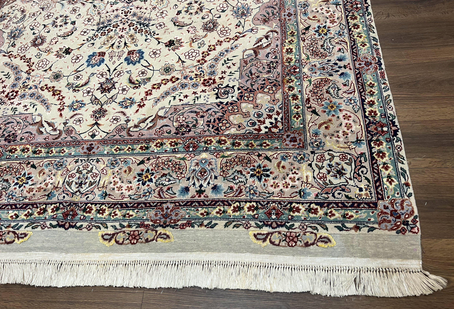 Beautiful Pak Persian Rug 6x9, Floral Medallion, Wool and Silk, Highly Detailed Elegant Carpet, Vintage Oriental Rug 6 x 9, Cream and Gray - Nuvé