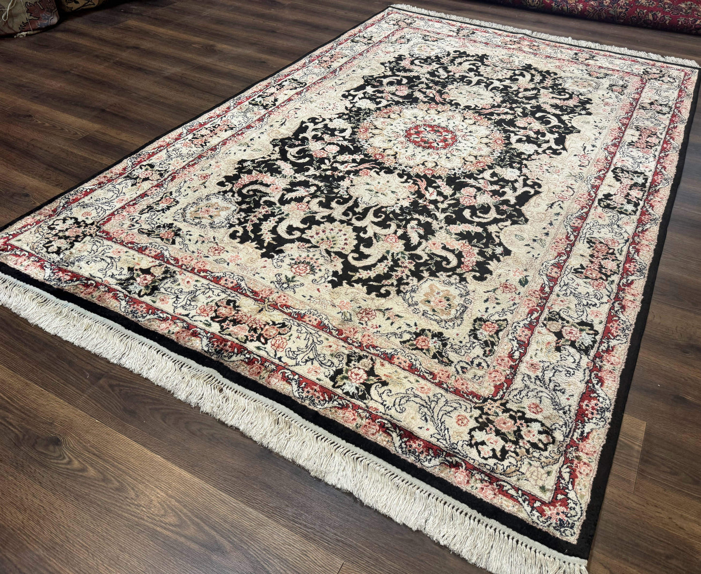Indian Kashmiri Silk Rug, Floral Medallion, Vintage Hand Knotted Carpet - Nuvé