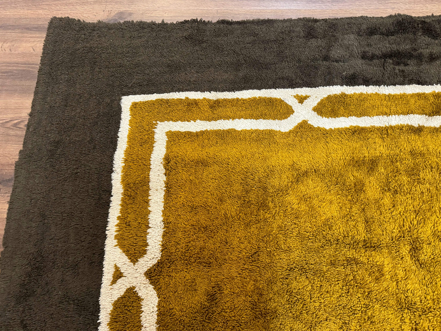 Mid Century Shag Rug 8x11, Large Vintage Shag Rug, Open Field, European Shag Rug - Nuvé