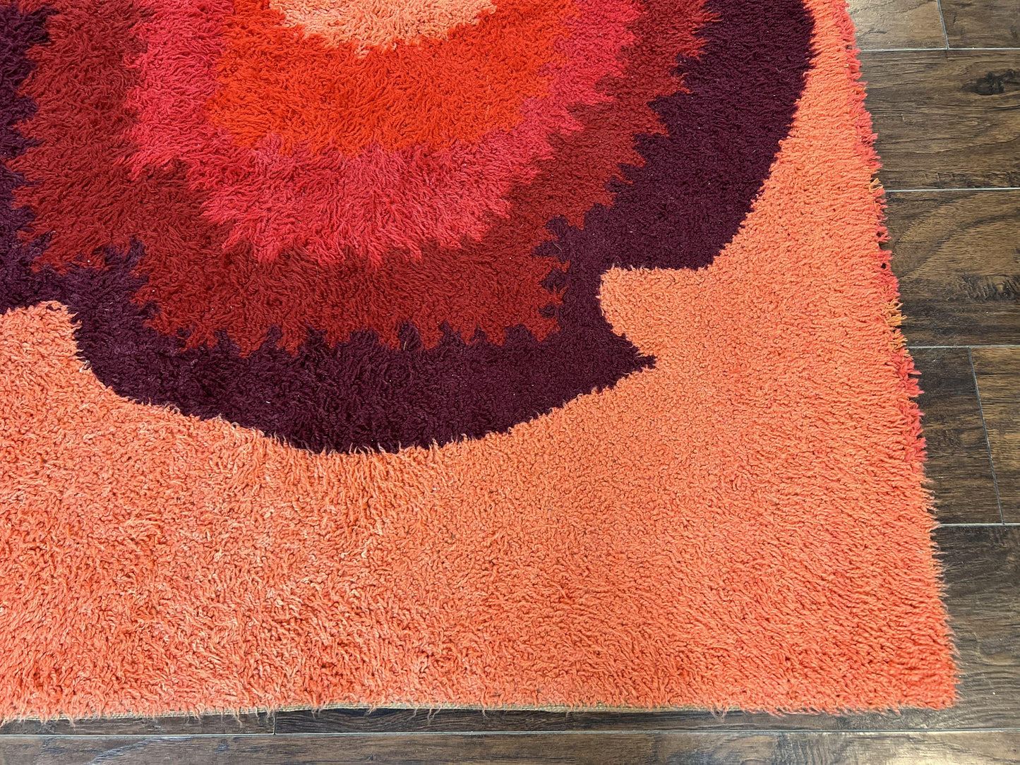 Danish Rya Shag Rug 4x6, Mid Century 1960s Retro Vintage Wool Rug, Shades of Red - Nuvé