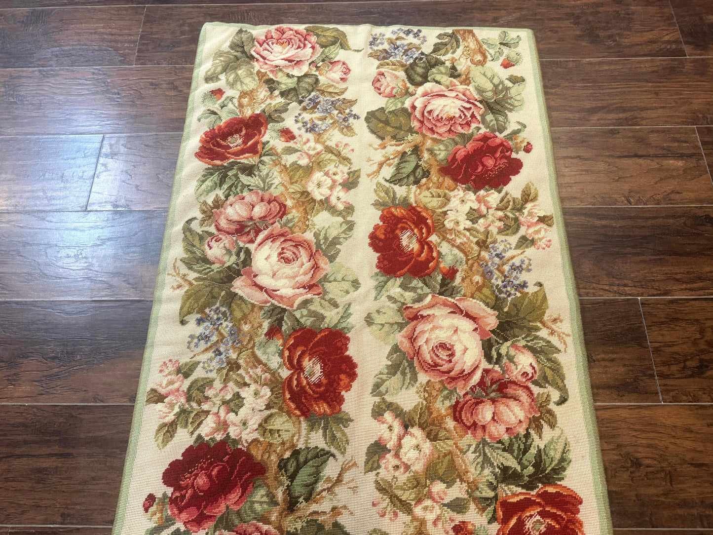 Small Needlepoint Rug 2.8 x 4.7, Floral, Vintage - Nuvé