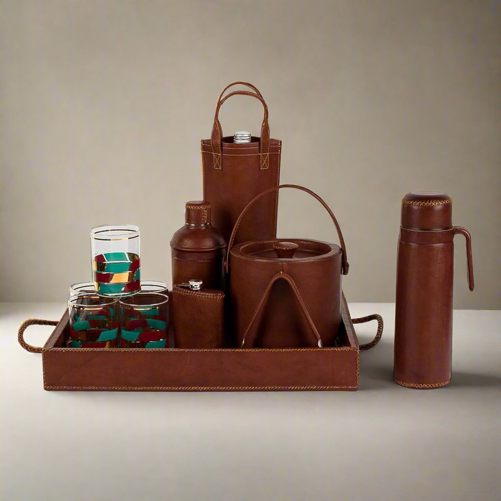 Coctelera | Leather Cocktail Shaker + Jigger - Nuvé