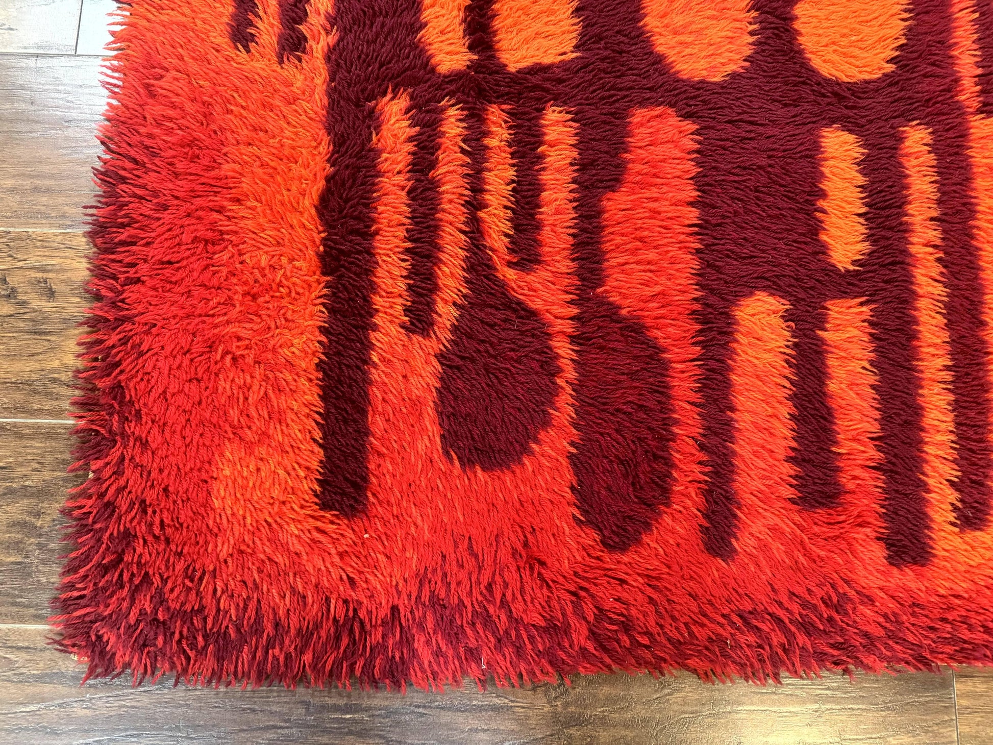 Danish Rya Shag Rug 4x6, Red Vintage Mid Century Retro Abstract Shag Rug - Nuvé