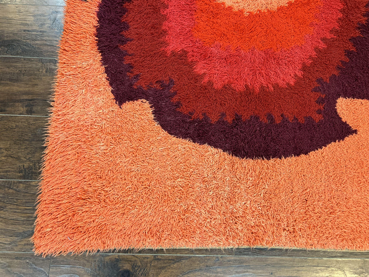 Danish Rya Shag Rug 4x6, Mid Century 1960s Retro Vintage Wool Rug, Shades of Red - Nuvé