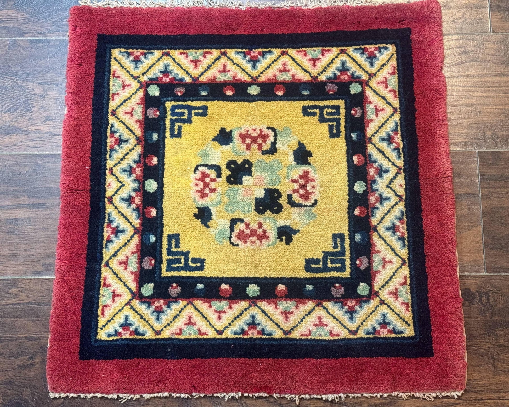 Antique Small Chiense Square Rug 2x2 ft, Wool Chinese Rug - Nuvé
