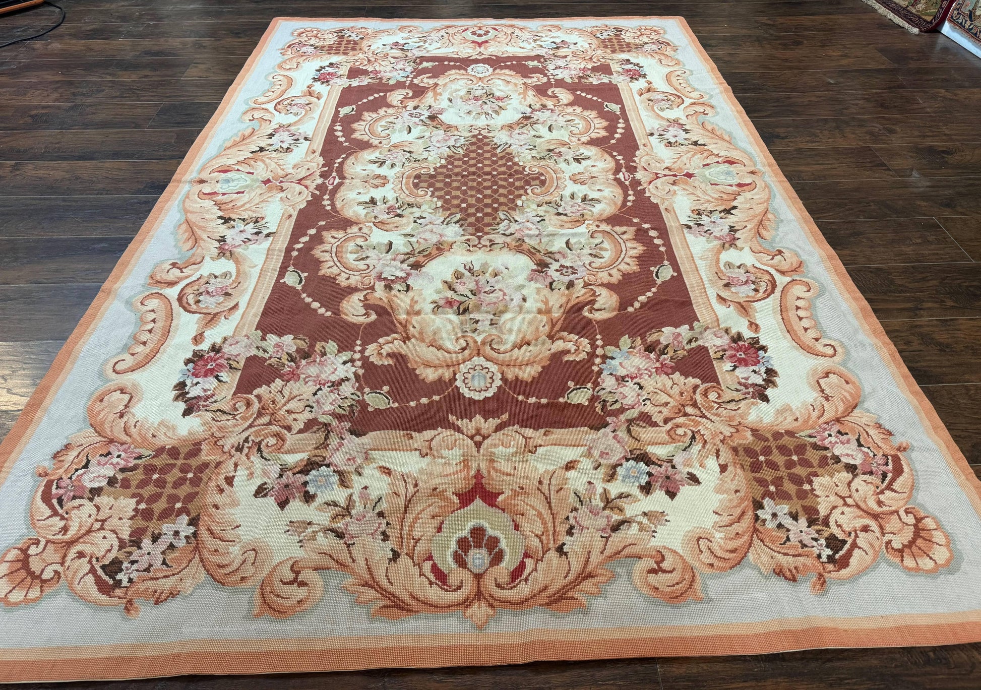 Vintage Needlepoint Rug 6x9, Aubusson Rug, Flatweave Wool Elegant Carpet, Medium Size, French European Design - Nuvé