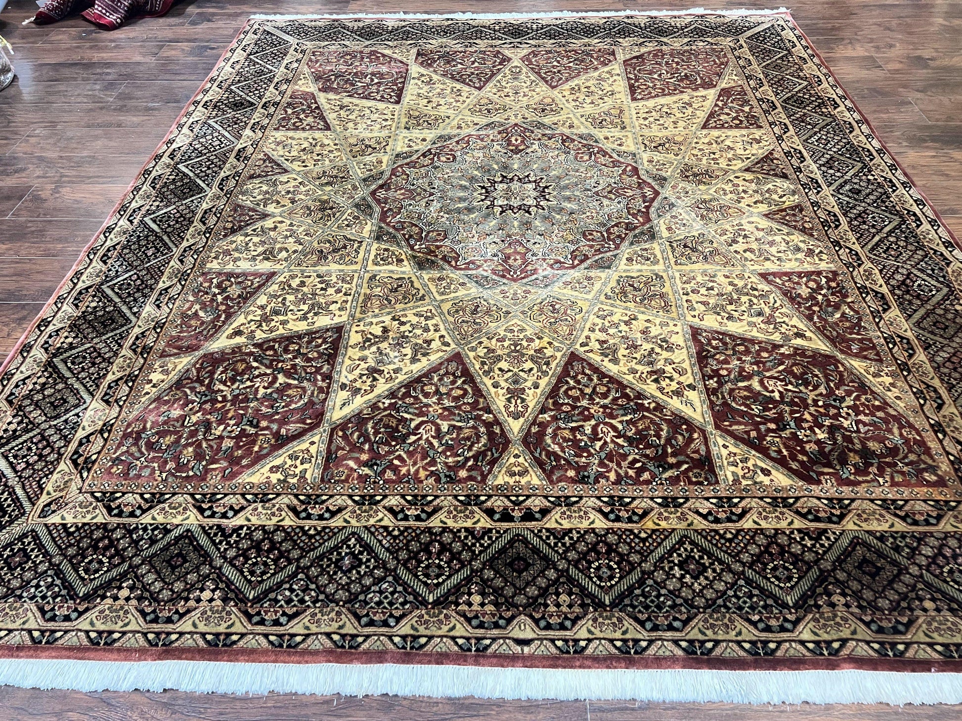 Indo Persian Rug 8x10, Dome Design, 210 KPSI, Handmade Vintage Wool Rug - Nuvé