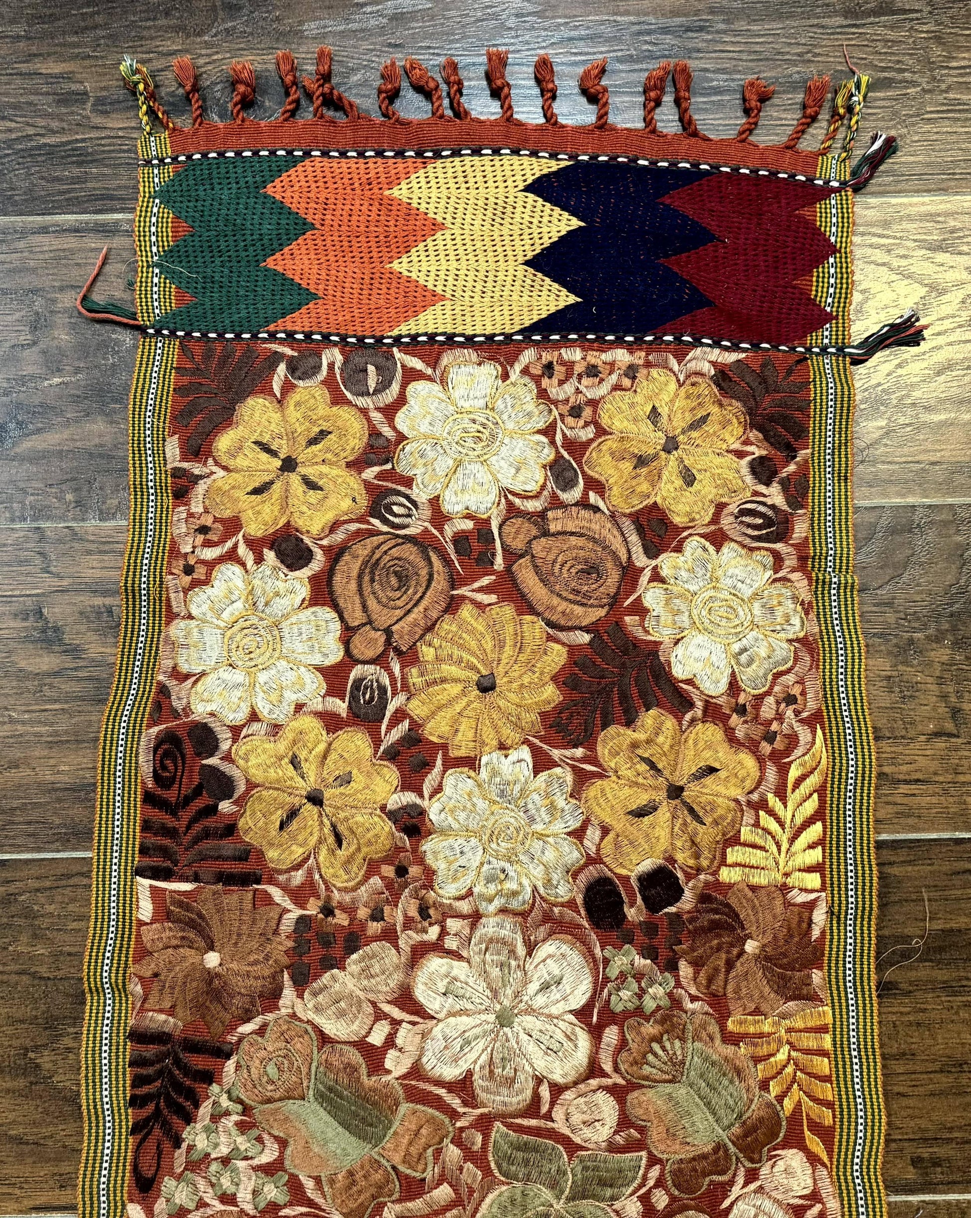 Vintage Table Runner 1.5 x 7.5, Floral - Nuvé