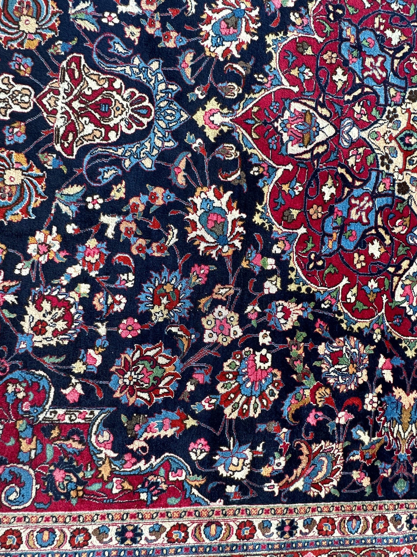 Persian Mashhad Hand Knotted Wool Area Rug 9’9” x 13’3” - Nuvé
