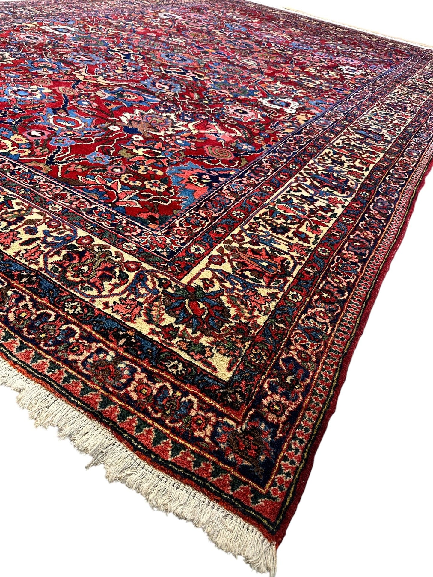 Antique Persian Bakhtiari Rug – Timeless Masterpiece 8'6" x 13'2" - Nuvé