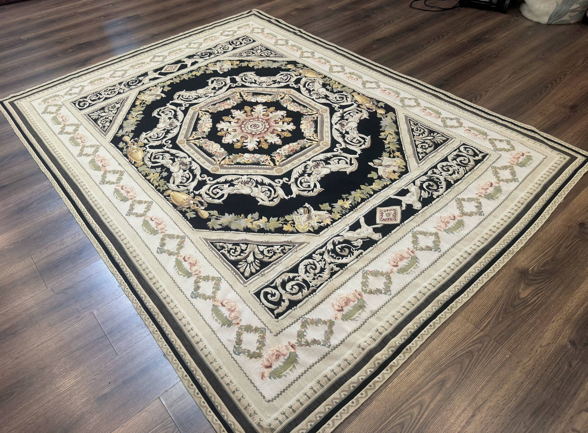 Aubusson Rug 6x8, European Design, Lion Pictorials, Black - Nuvé