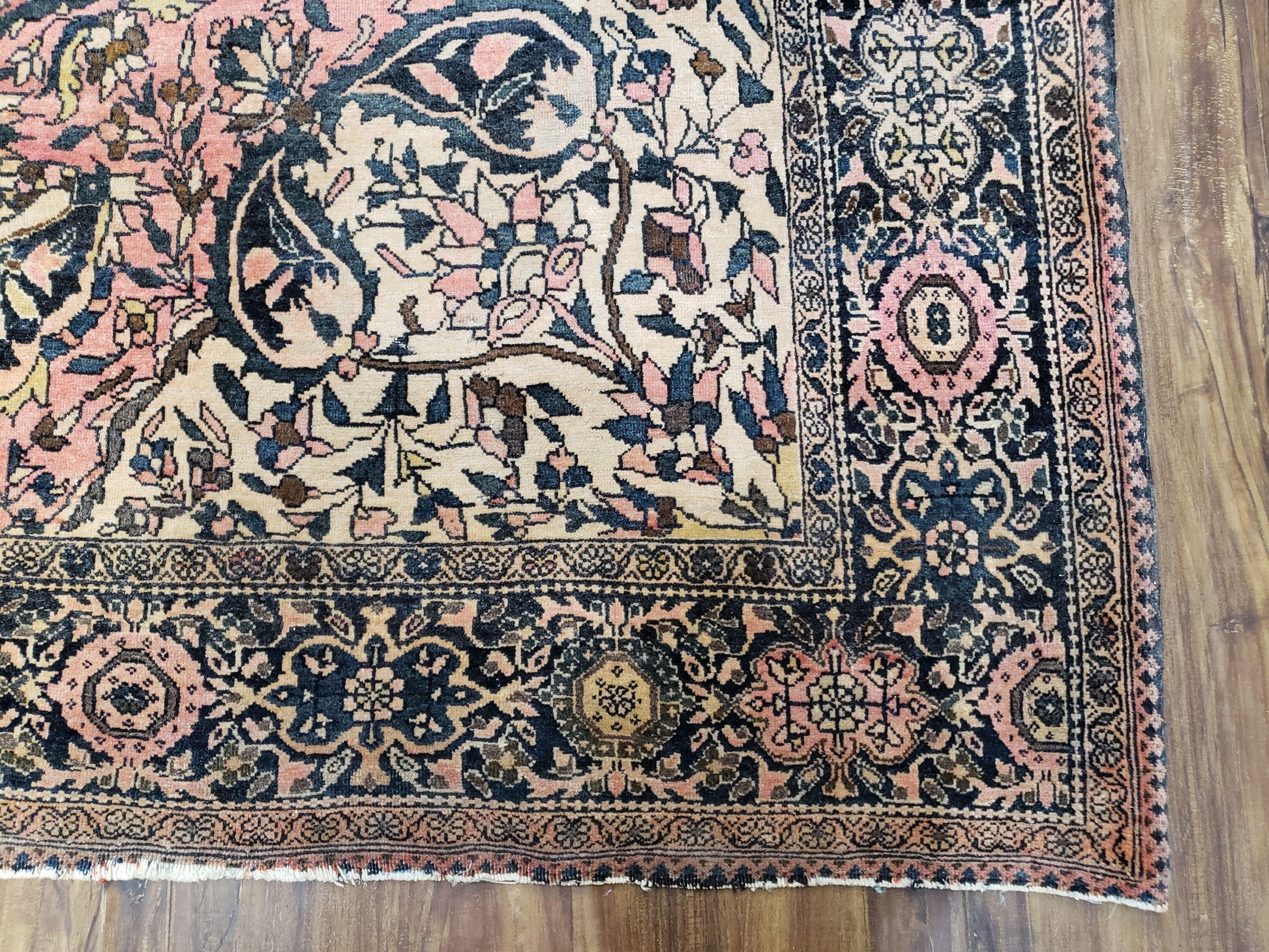 Antique Persian Farahan Rug, 4'1" x 6' 5" - Nuvé