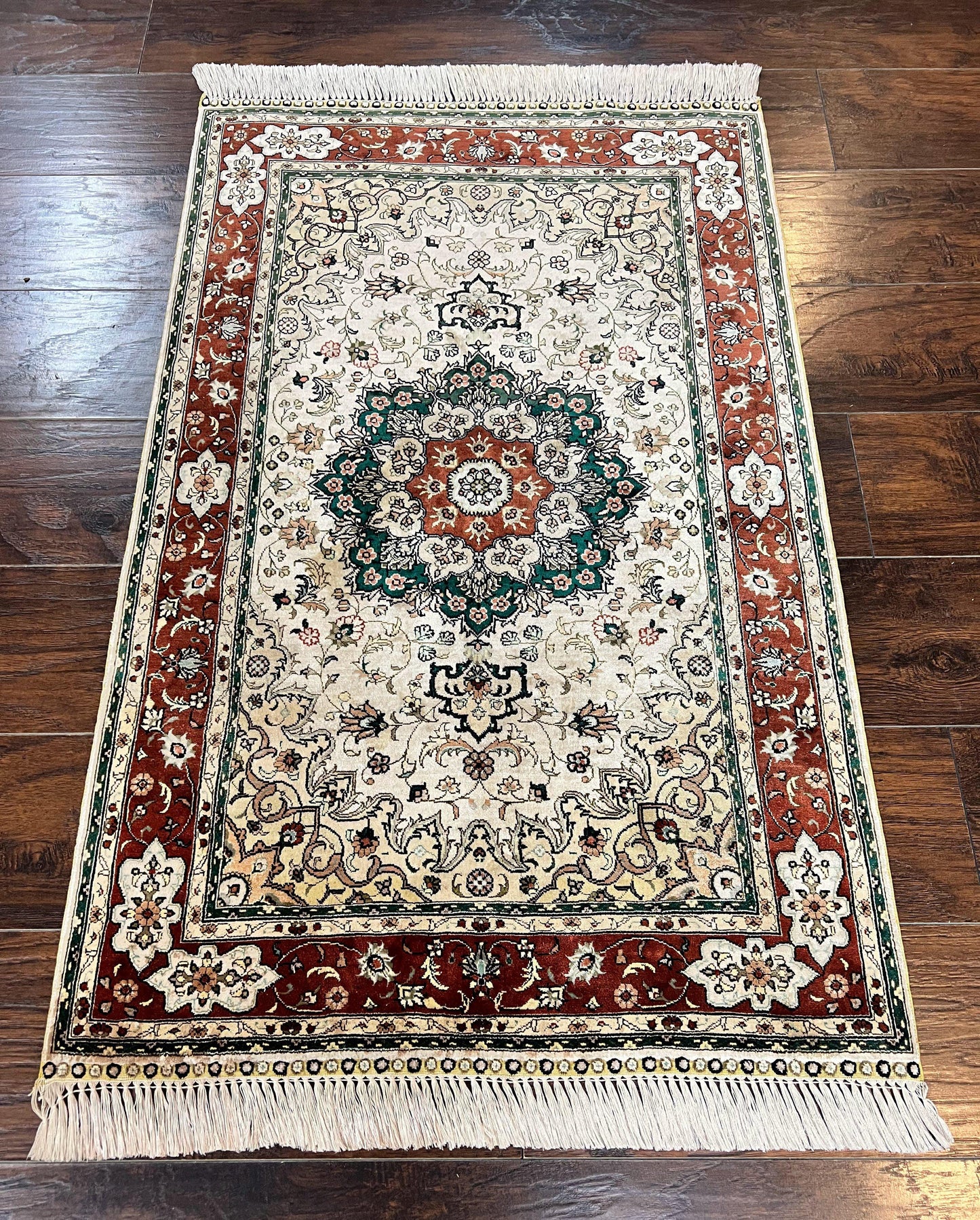 Silk Turkish Kayseri Rug 2.7 x 4, Floral Medallion, Fine Oriental Carpet, Small Vintage Rug, Silk Pile on Silk Foundation, Hand Knotted - Nuvé