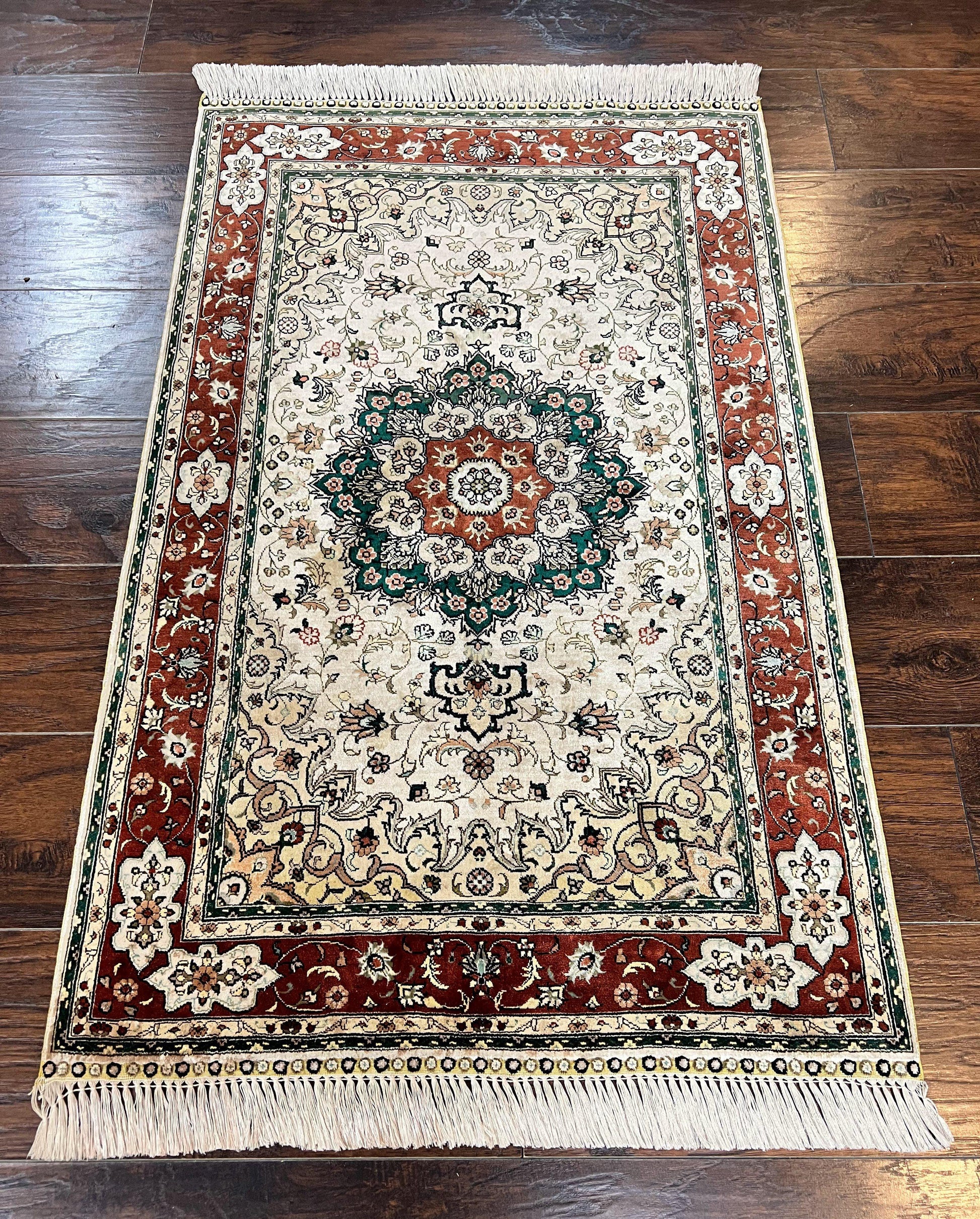 Silk Turkish Kayseri Rug 2.7 x 4, Floral Medallion, Fine Oriental Carpet, Small Vintage Rug, Silk Pile on Silk Foundation, Hand Knotted - Nuvé
