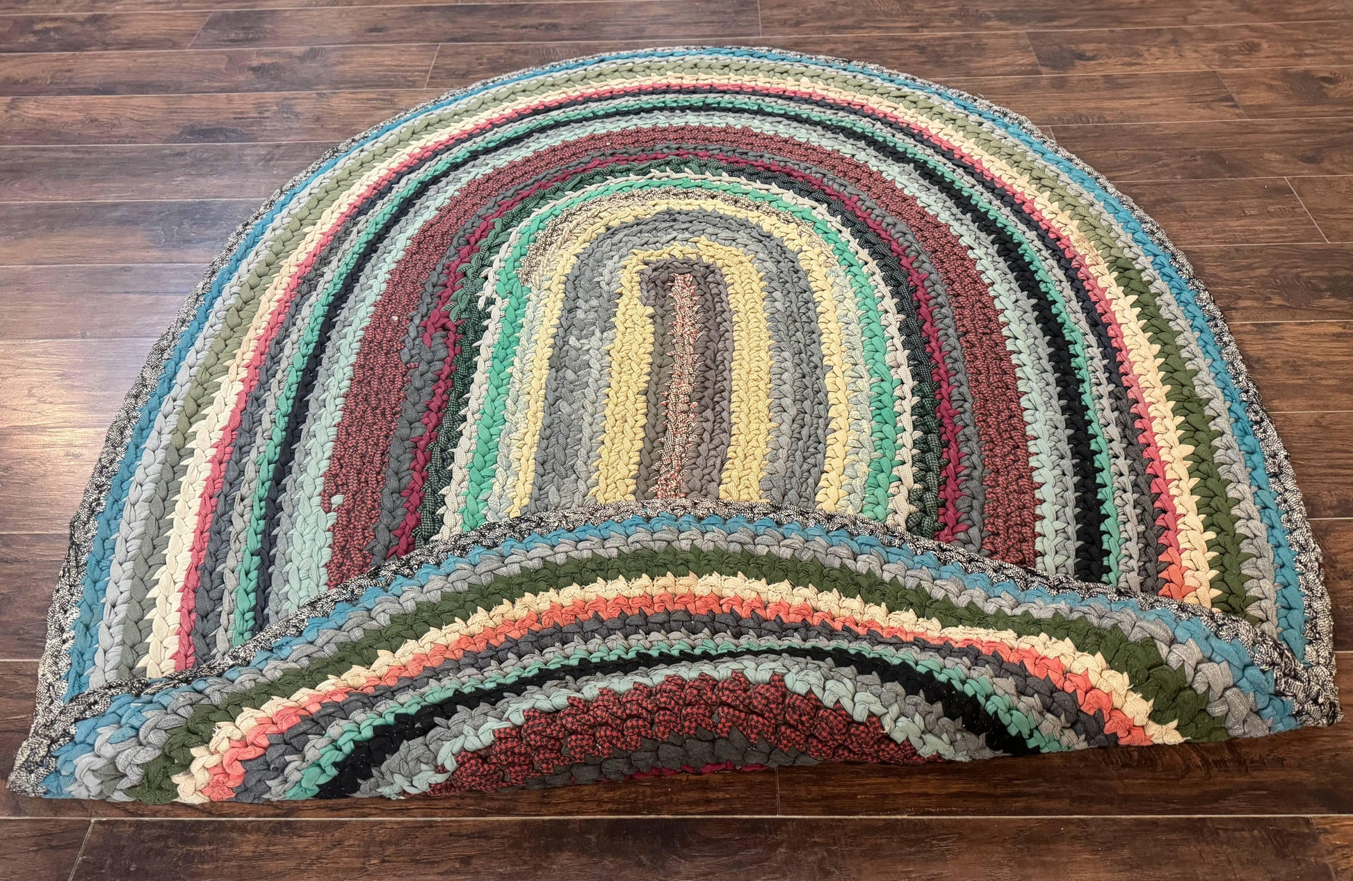 Antique American Braided Rug 5x7, Oval Multicolor Handmade Wool Braided Carpet - Nuvé