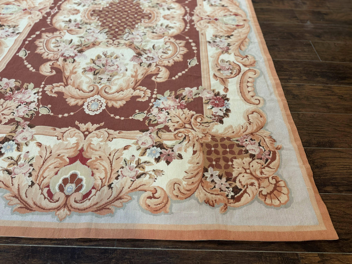 Vintage Needlepoint Rug 6x9, Aubusson Rug, Flatweave Wool Elegant Carpet, Medium Size, French European Design - Nuvé