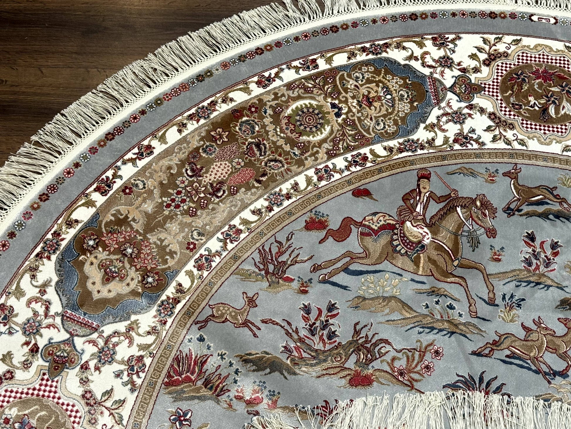 Round Silk Rug 6x6, Hunting Design, Bamboo Silk, Animal Pictorials - Nuvé