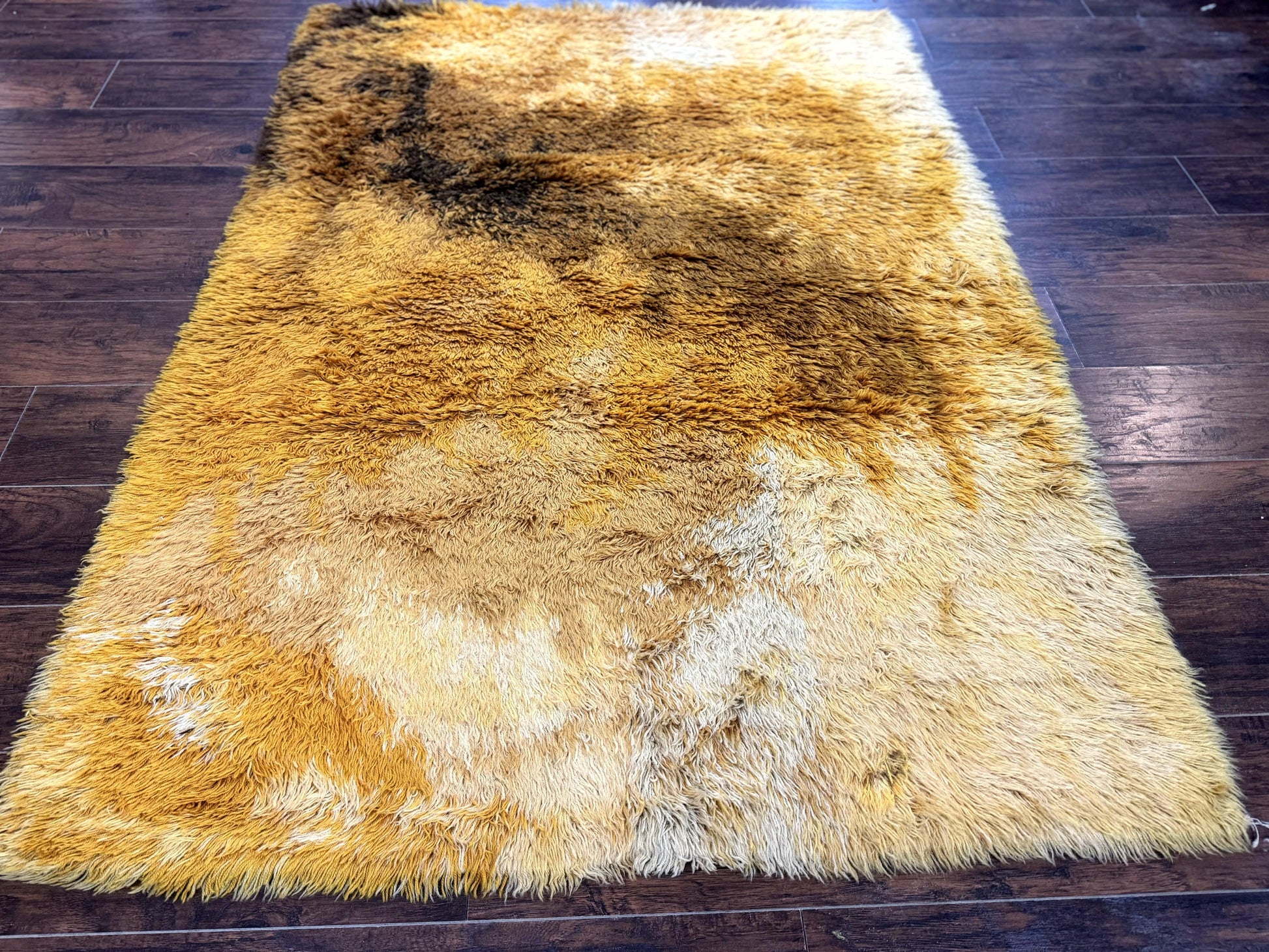 Rya Shag Rug 4.6 x 6, Shades of Yellow, Mid Century Vintage Carpet - Nuvé