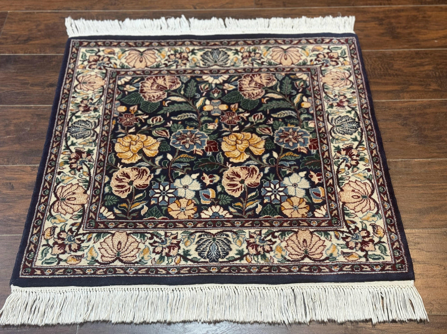 Square Pak Persian Small Rug 2.7 x 2.7, William Morris Design, Dark Green, Floral, Handmade - Nuvé