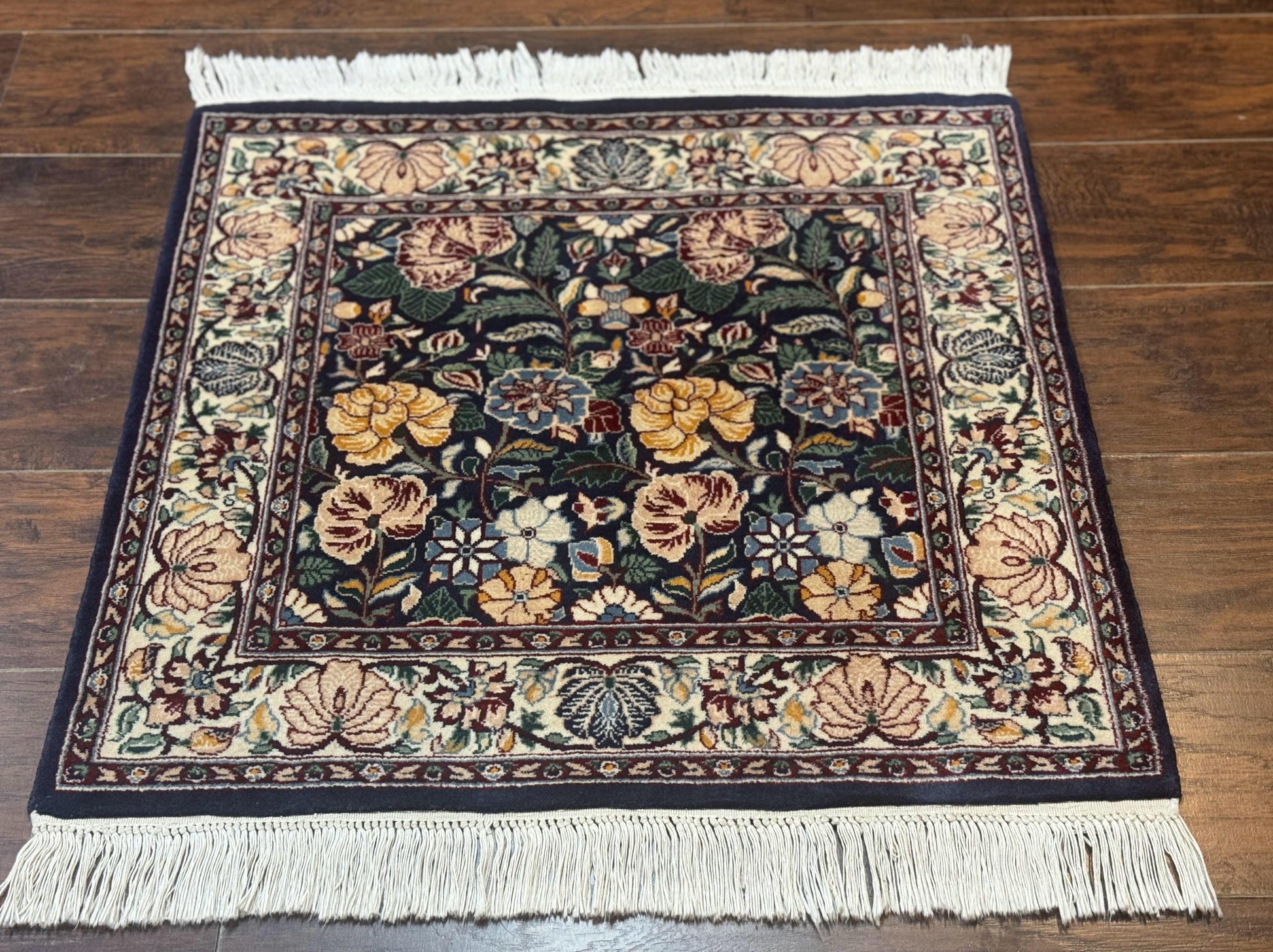 Square Pak Persian Small Rug 2.7 x 2.7, William Morris Design, Dark Green, Floral, Handmade - Nuvé