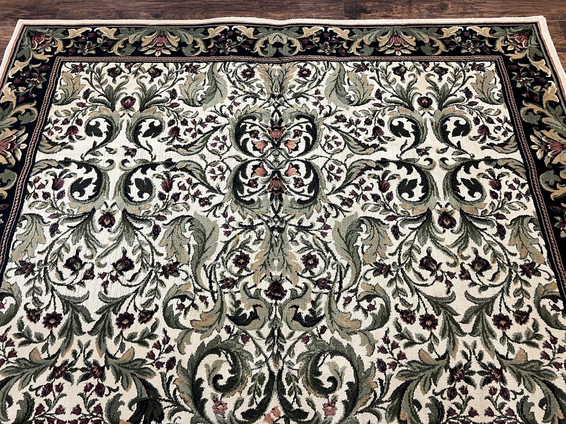 Oriental Rug 8x11, Floral Pattern, Ivory and Black - Nuvé