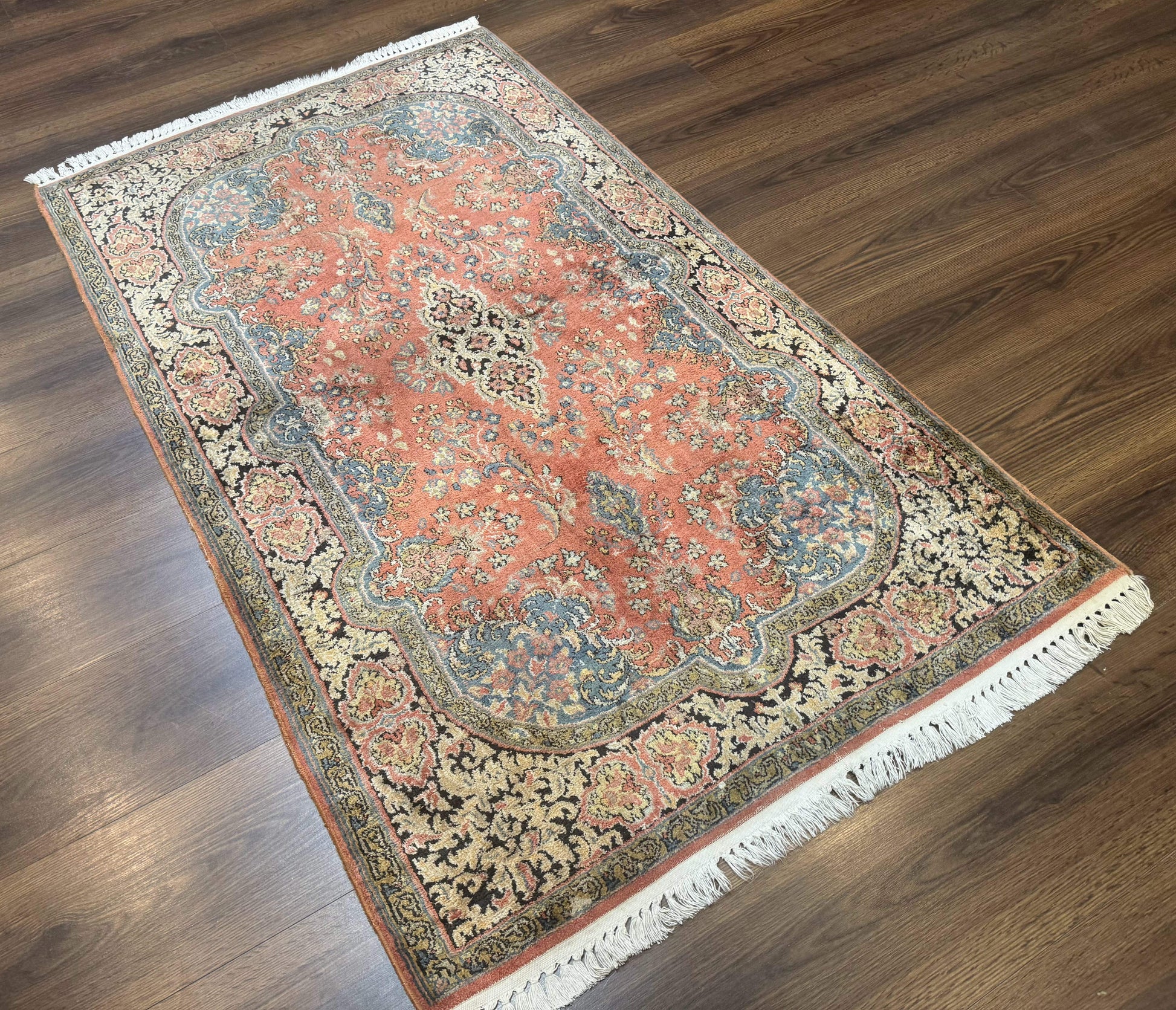 Indian Kashmiri Silk Rug 3x5, Fine 260 KPSI, Hand Knotted - Nuvé
