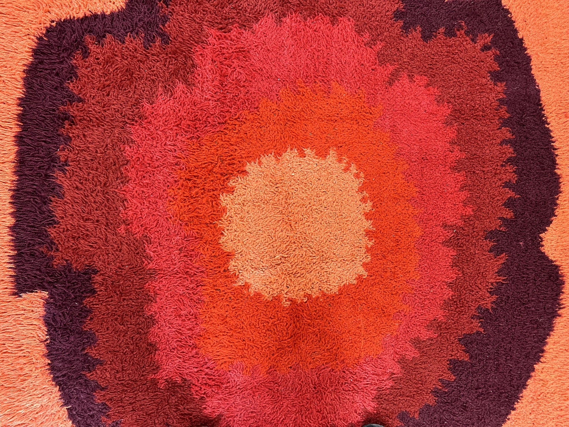 Danish Rya Shag Rug 4x6, Mid Century 1960s Retro Vintage Wool Rug, Shades of Red - Nuvé