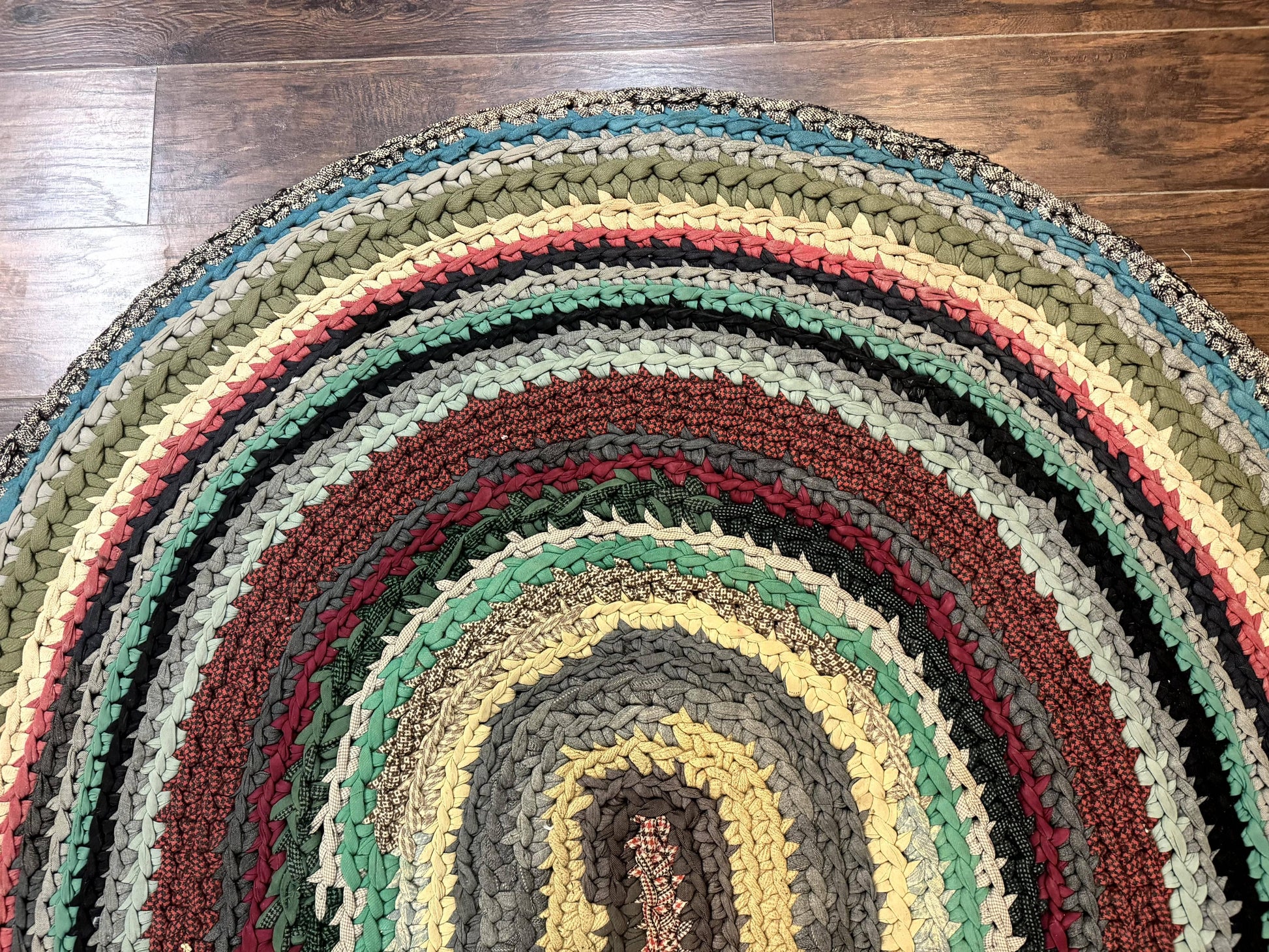 Antique American Braided Rug 5x7, Oval Multicolor Handmade Wool Braided Carpet - Nuvé