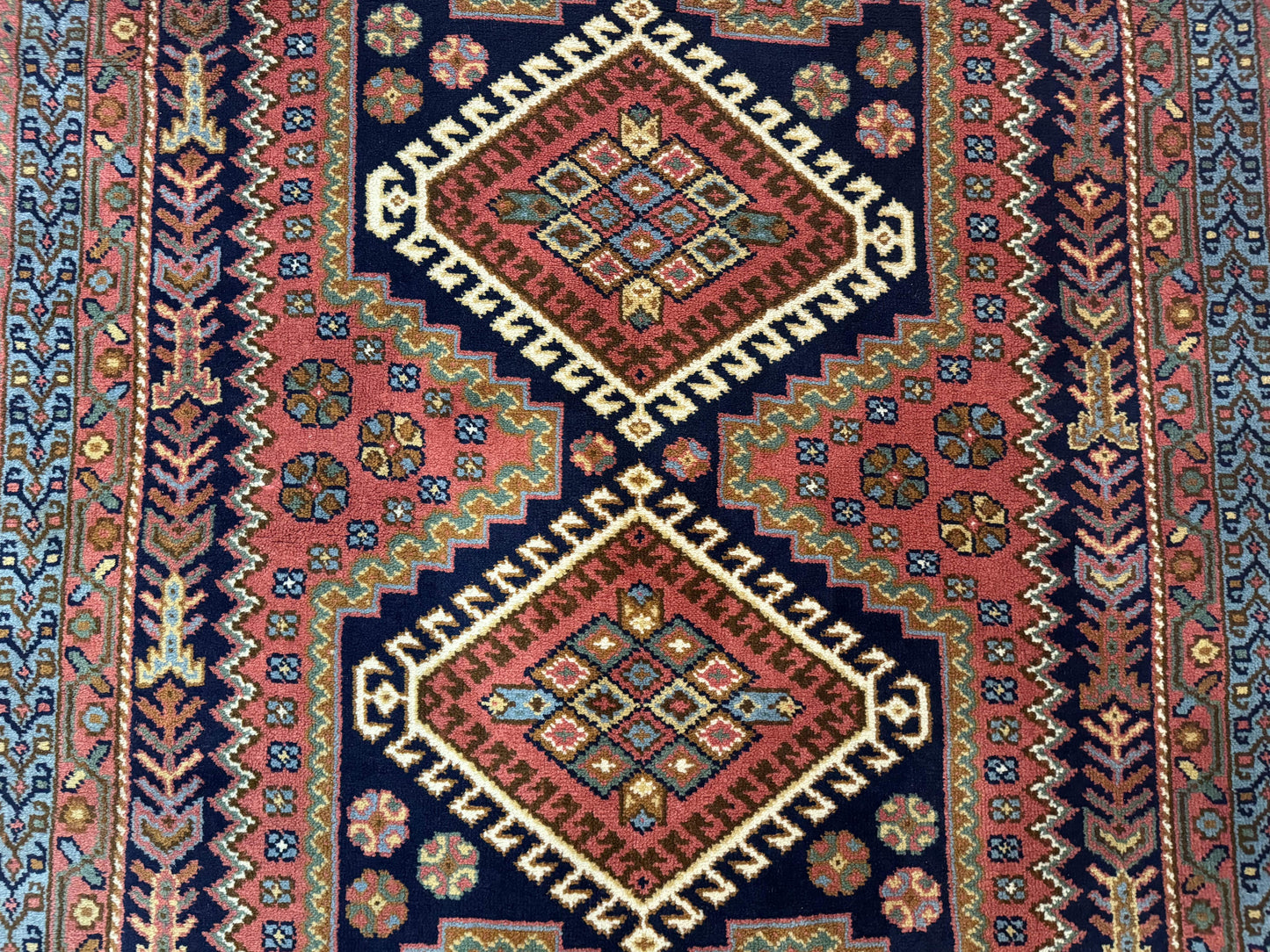 5x7 Persian Tribal Design Rug, Wool, Geometric Medallions, Vintage, Power Loomed - Nuvé