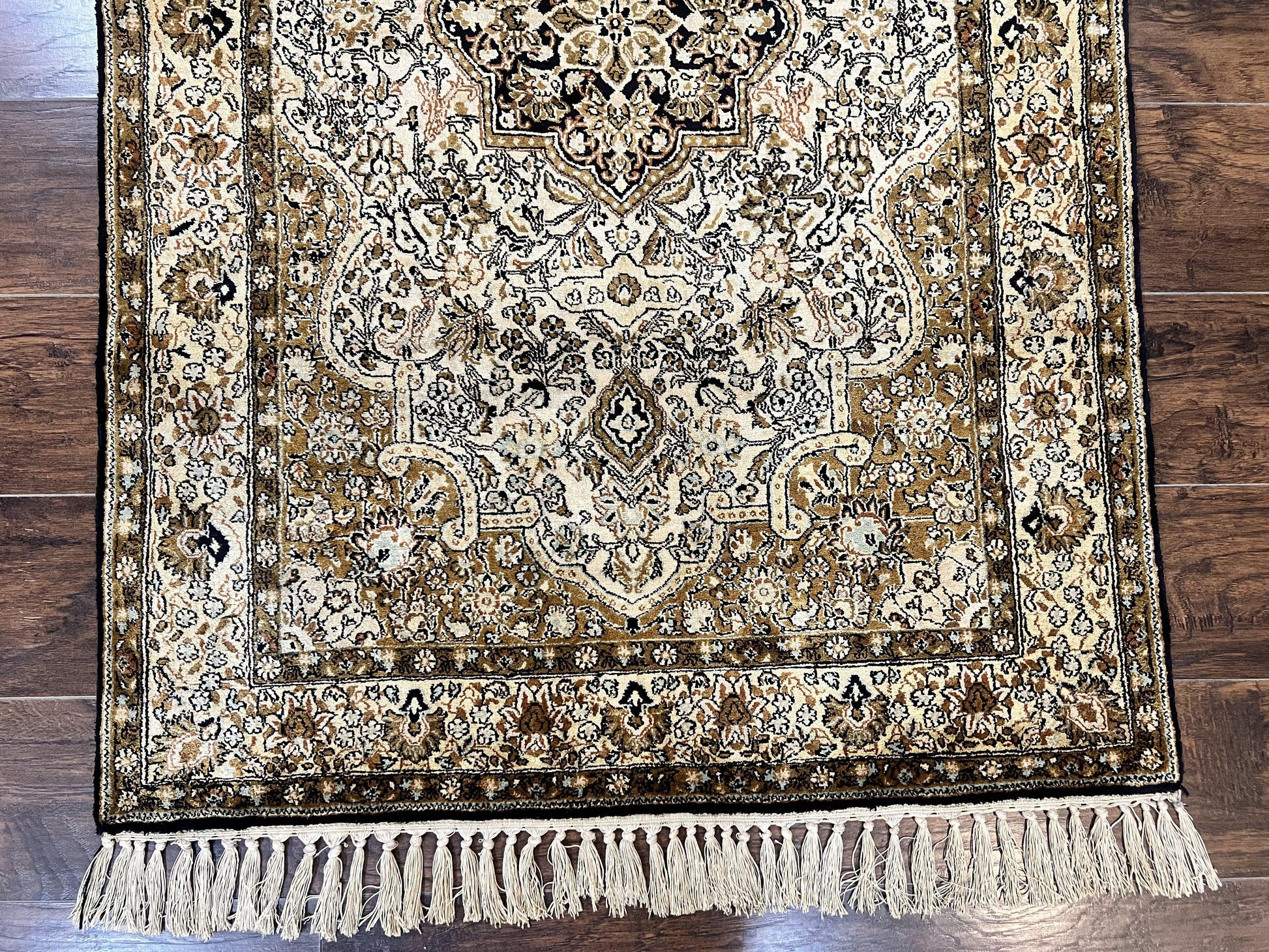 Persian Qum Silk Rug 3.5 x 5.5, Floral Medallion, Very Fine 350 KPSI, Handmade Silk on Silk Rug, Vintage - Nuvé