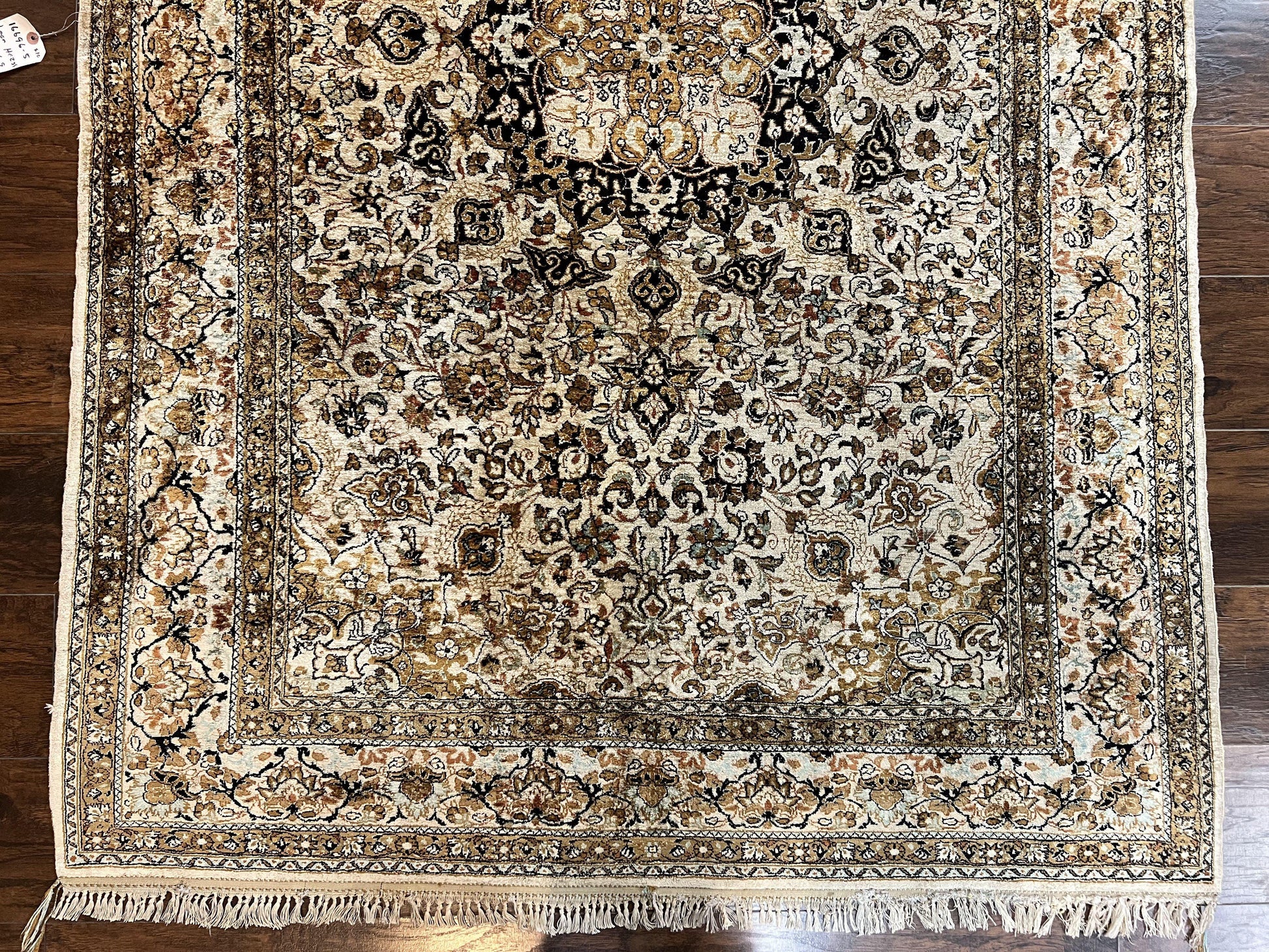 Persian Qum Silk Rug, Floral Medallion, Very Fine 60 Raj 475 KPSI, Handmade Hand Knotted Oriental Carpet, Silk on Silk - Nuvé